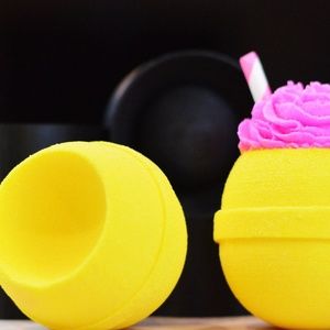 Bathbomb Mold with Indent for Frosting, Bathbombs Fizzier, Bathbomb Ball- VGC